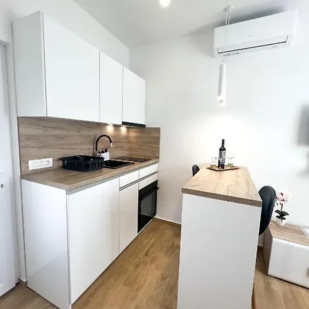 Ana, Apartment *
