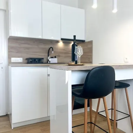 Apartman Ana, *